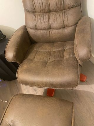Sillón de diseño con otomana
