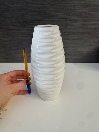 Florero blanco de cerámica