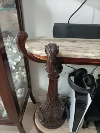 Mesa consola madera tallada y mármol