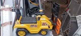 Carretilla elevadora de juguete amarilla