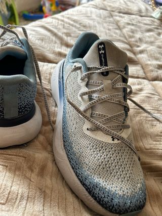Zapatillas Under Armour HOVR 42