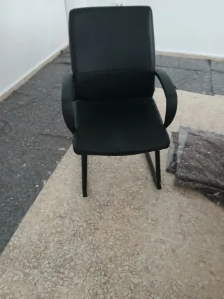 Mesa de ordenador más 2 sillas