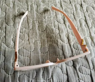 Gafas de sol rosas y amarillas