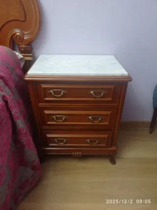 Conjunto habitación: Cabecero, Mesillas y Cómoda.