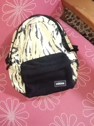 Mochila Adidas Animal Print Beige y Negra