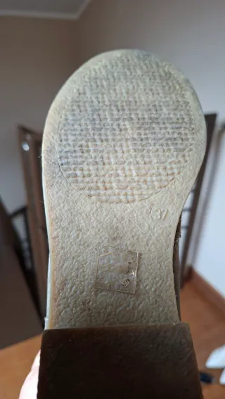 Stivaletti scamosciati beige donna