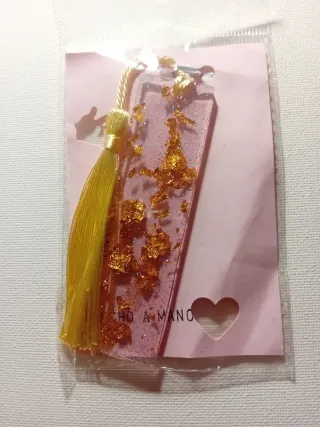 Marcapáginas de resina con hoja de oro