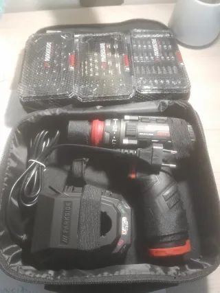 Avvitatore Parkside 12V 2Ah con accessori