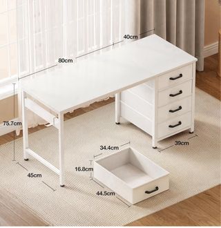 Escritorio blanco con cajones.