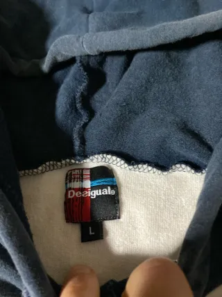 Sudadera Desigual con capucha y estampado