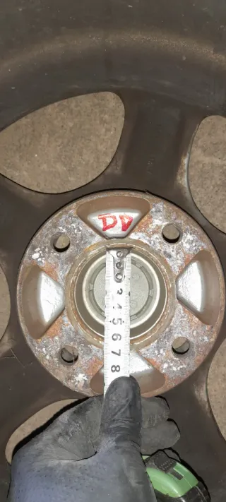 Llantas y neumáticos de coche