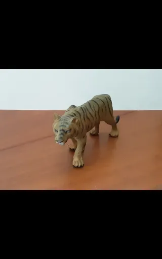 FIGURA TIGRE PLÁSTICO PVC ANTIGUA