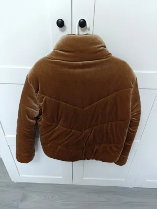 Abrigo acolchado de terciopelo marrón