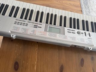 Teclado Casio LK-130