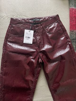 Pantalón encerado brillo burdeos RENATTA&GO