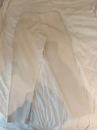 Traje Vila color crema talla 38-40