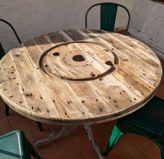 Mesa exterior rústica