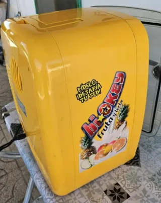 Nevera Pequeña Amarilla Hi-Key