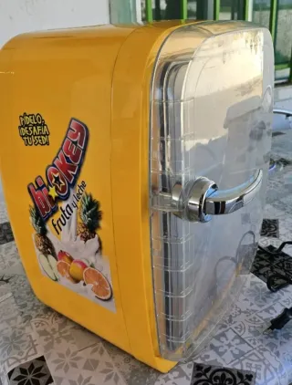 Nevera Pequeña Amarilla Hi-Key