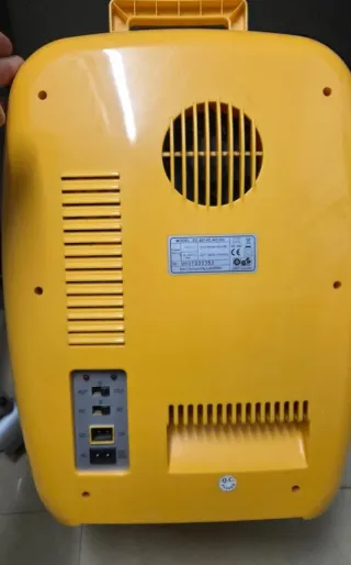 Nevera Pequeña Amarilla Hi-Key