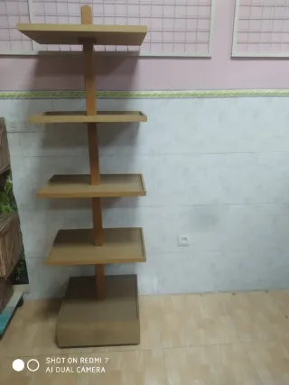 Estantería de madera