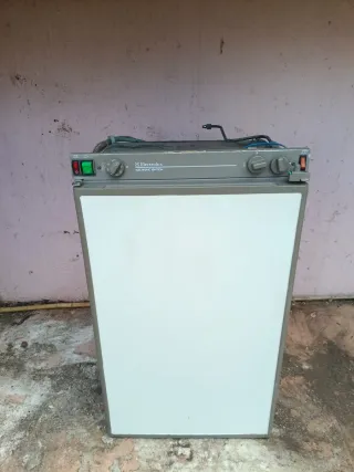 Nevera para Caravana Trivalente Electrolux