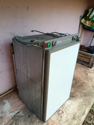 Nevera para Caravana Trivalente Electrolux