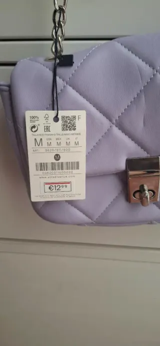 Bolso stradivarius acolchado cadena lila