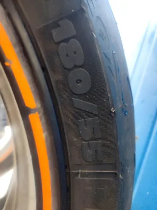 Suspensión KTM WP Ruedas Michelin y pinzas Brembo