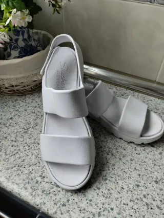 Sandalias Skechers Blancas Luxe Foam