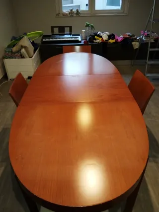 Tavolo da cucina con 4 sedie