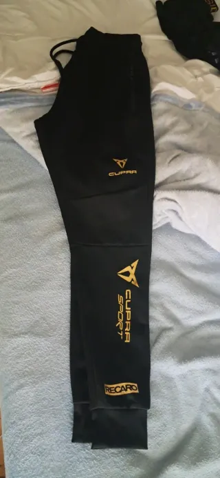 Chándal Cupra Negro y Dorado