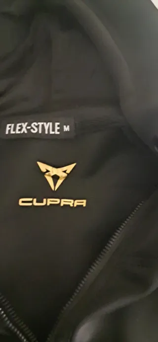 Chándal Cupra Negro y Dorado