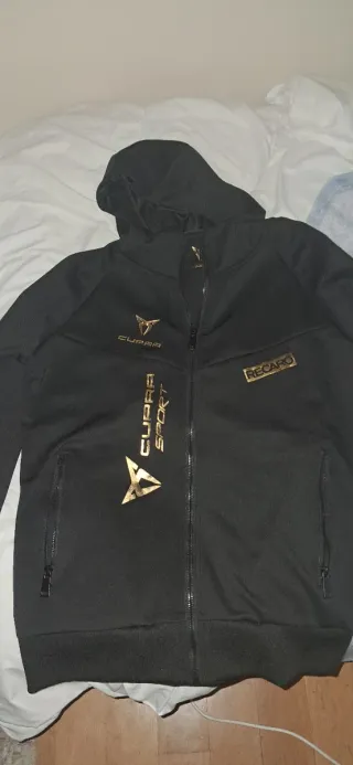 Chándal Cupra Negro y Dorado