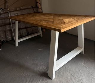 Vendo mesa de madera maciza de gran calidad, hecha