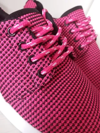 Zapatillas deportivas rosas y negras talla 38