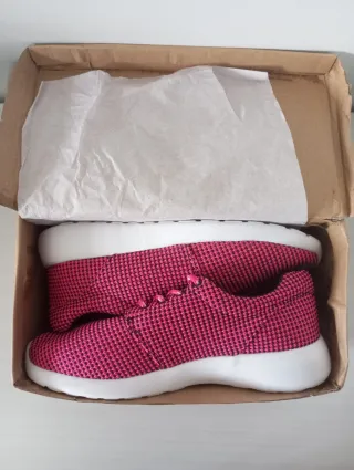 Zapatillas deportivas rosas y negras talla 38