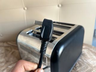 Tostador Morphy Richards Negro y Dorado