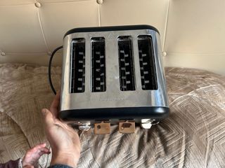 Tostador Morphy Richards Negro y Dorado