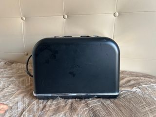 Tostador Morphy Richards Negro y Dorado