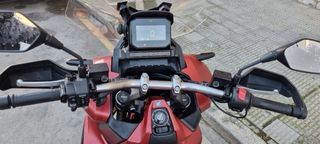 Honda ADV 350 Maxiscooter Roja.