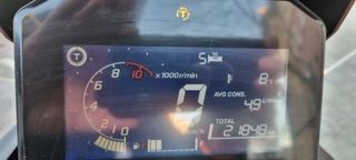 Honda ADV 350 Maxiscooter Roja.