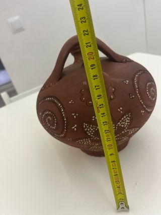 Botijo de barro de Ceclavin con piedras