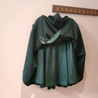 Falda vuelo verde de la marca  U Adolfo Domínguez