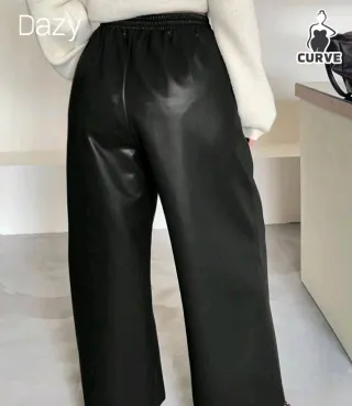 Pantalón piel sintética recto negro