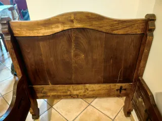 Letto singolo in legno fatto a mano