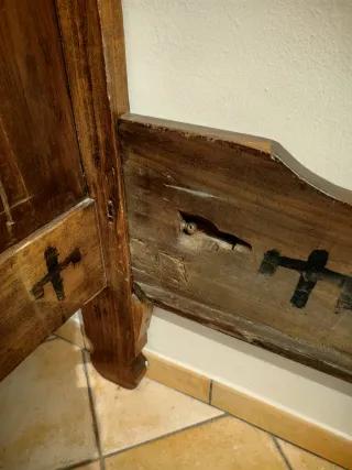 Letto singolo in legno fatto a mano