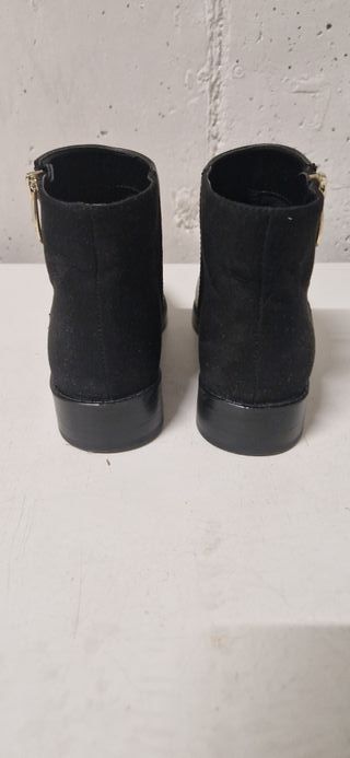 Botines Pull and Bear Piel Tacón Bajo Negros