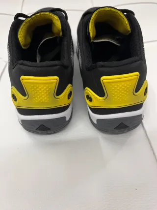 Zapatos de trabajo negros nuevos