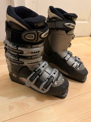 Sci Nordica 152 + scarponi sci Nordica 24/24.5